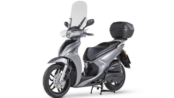 Един от най-бързо увеличаващите своите продажби скутери. Най-новото му поколение, въведено през 2021 г., използва двигател Euro5 с 4 клапана и въздушно охлаждане, способен да генерира 10,9 к.с. при 8500 об/мин и максимален въртящ момент от 10 Нм при 6500 об/мин. Според данните, оповестени от тайванския производител, този двигател може да избута теглото си от 130 кг в работно състояние до максимална скорост от 95 км/ч с разход от порядъка на 37 км/л.

Опорната точка на  шасито е рамка, изработена от стоманени тръби и пресовани плочи, към която е свързана 33 mm хидравлична телескопична вилка отпред и люлеещо се рамо с двойно регулируем хидравличен амортисьор отзад. Спирачният отдел се състои от 260 мм диск за 16.цолово предно колело и 240 mm диск за 14-цолово задно колело. 

С пълен резервоар от 6,2 литра - Kymco People S 125i тежи 130 кг в работно състояние. Дигиталната апаратура, двойното USB гнездо и мекото седло на височина 800 мм от земята допълват картината. Цената е 3290 евро .
